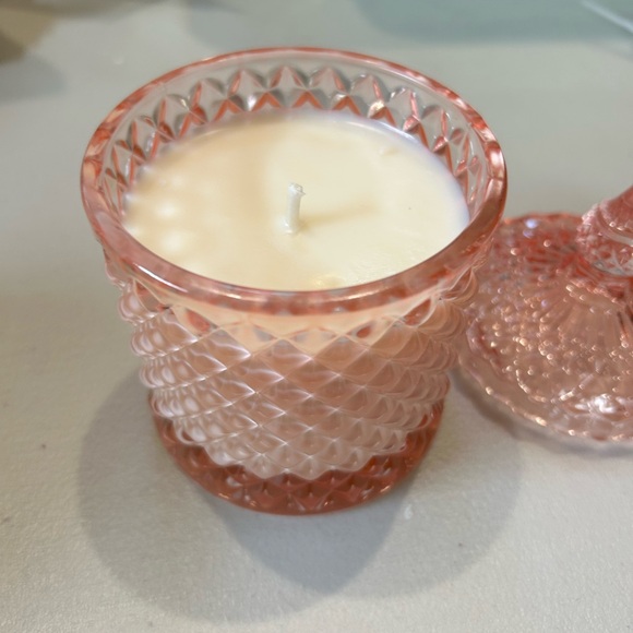 Vanilla Scented Soy Wax Candle in Elegant Pink Glass - Picture 2 of 3